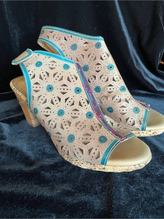 L’artiste Spring Step Shoes - L' ARTISTE Spring Step Marjan Sandals Women's Size 38 US 7.5-8 Tan Aqua Purple